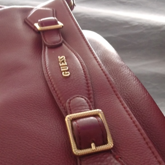 Guess women's deep burgundy wristlet bag - Picture 6 of 17